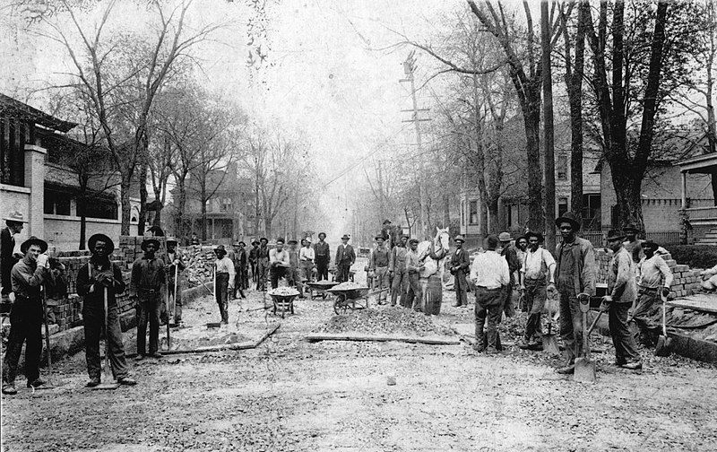 File:Paving Crew.jpg