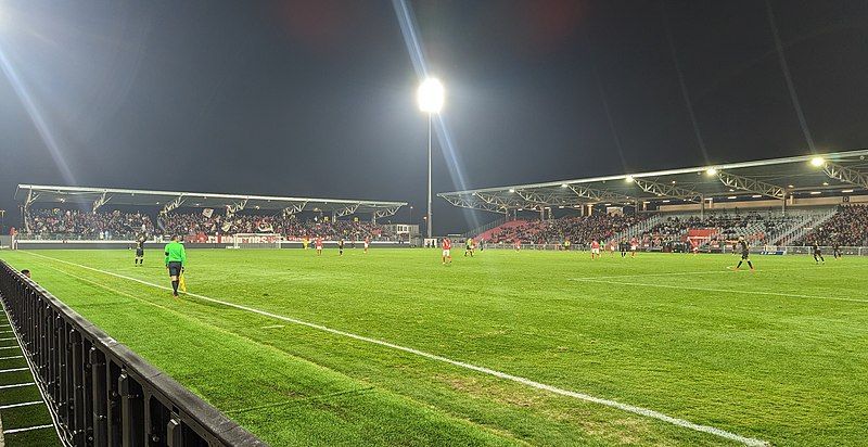 File:Stade des Antonins.jpg