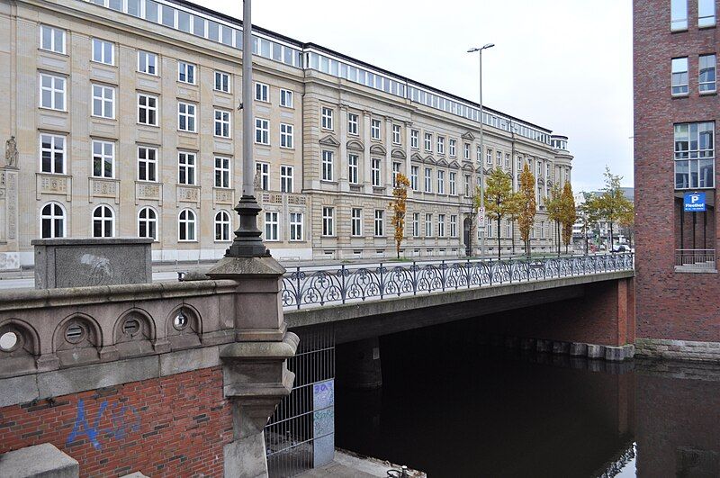 File:Stadthausbrücke (Hamburg-Neustadt).ajb.jpg