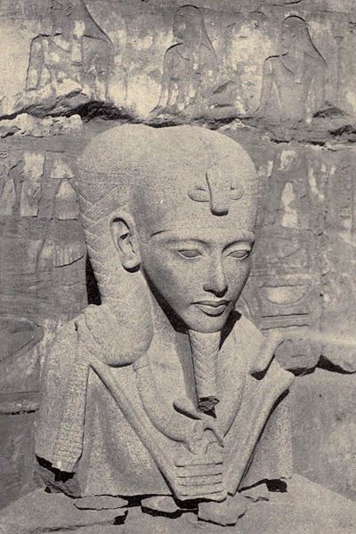 File:Statue Khonsu Weigall.jpg