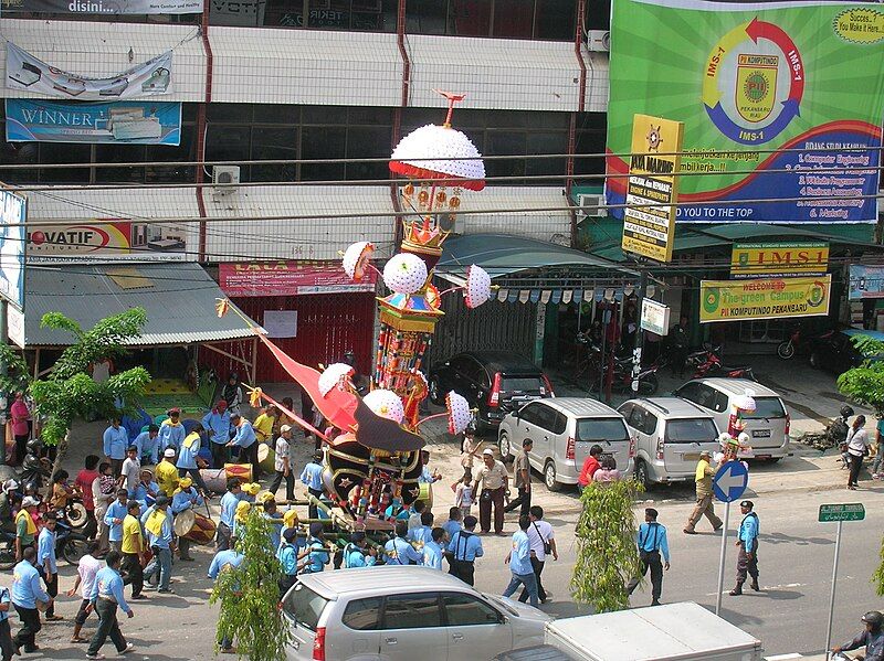 File:Tabuik Pekanbaru.JPG