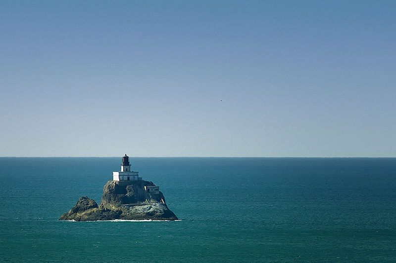 File:Tillamook Rock Lighthouse.jpg