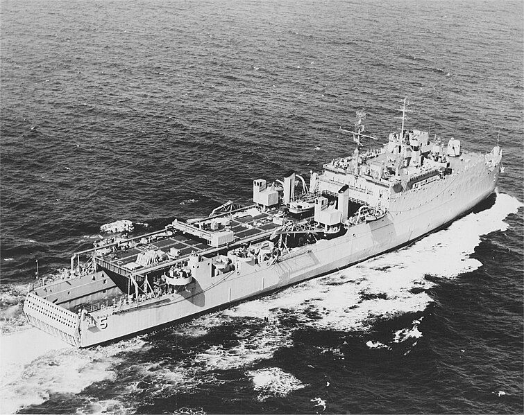 File:USS Gunston Hall;10120515.jpg