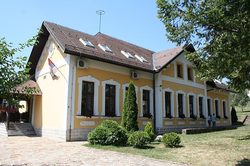 File:Čajetina, biblioteka 001.jpg