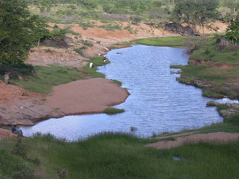 File:Buvuma Dam.jpg