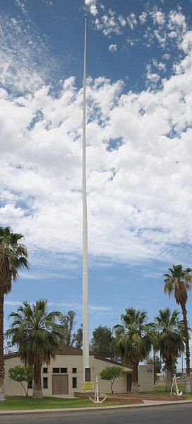 File:CalipatriaFlagPole.jpg