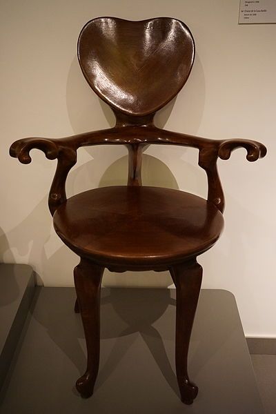 File:Casa Batlló chair.JPG