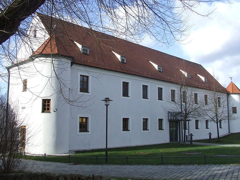 File:Deutschordens-Pfleg-Schloss Postbauer-Heng.jpg