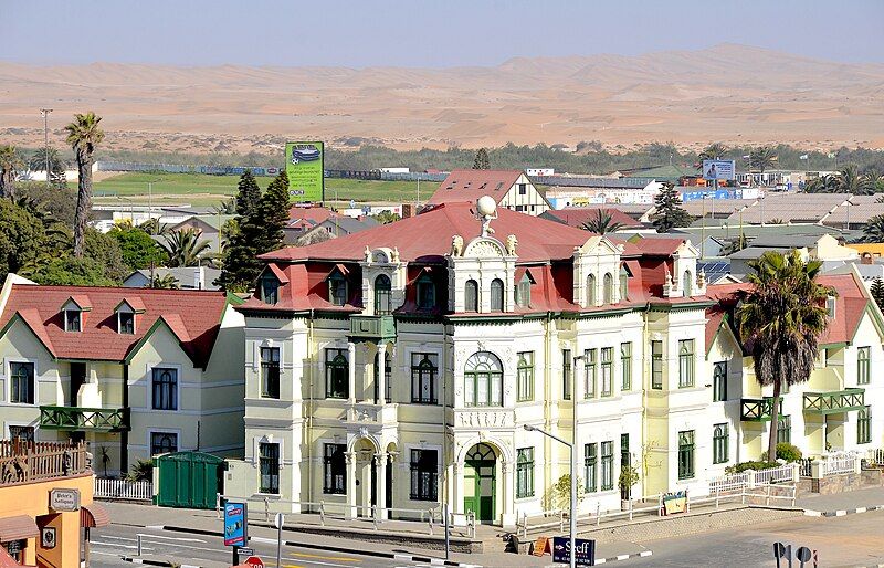 File:Hohenzollernhaus, Swakopmund (2014).jpg