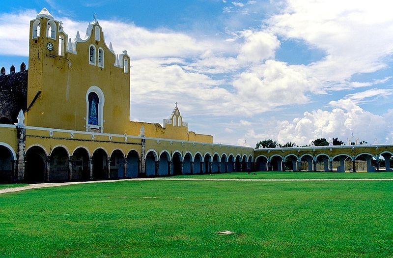 File:Izamal Convento.jpg