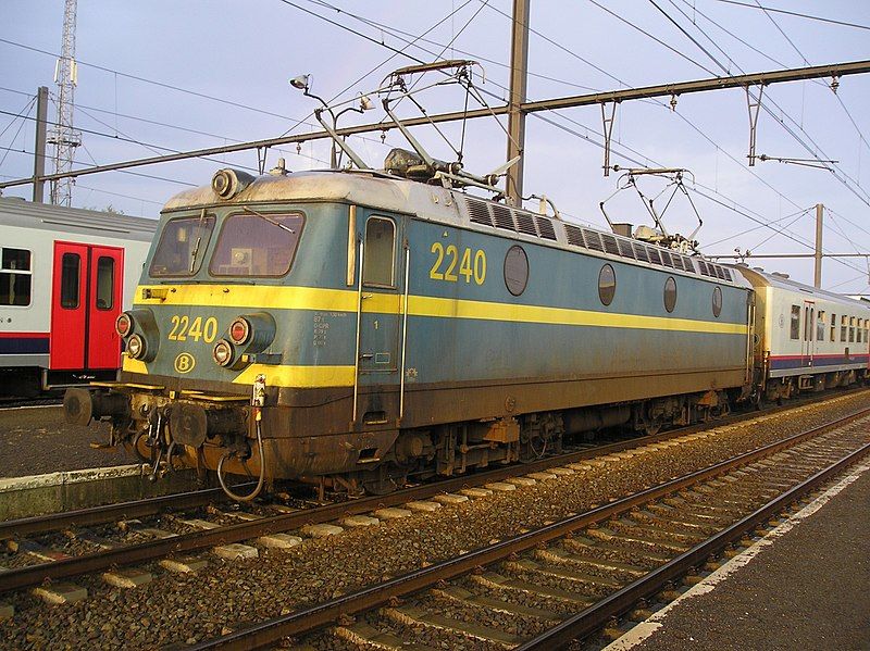 File:Locomotief2240.JPG