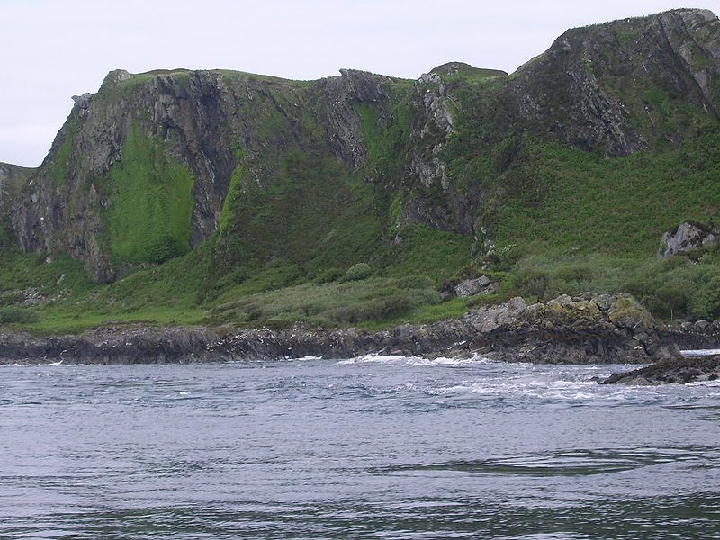 File:Lunga cliffs.JPG