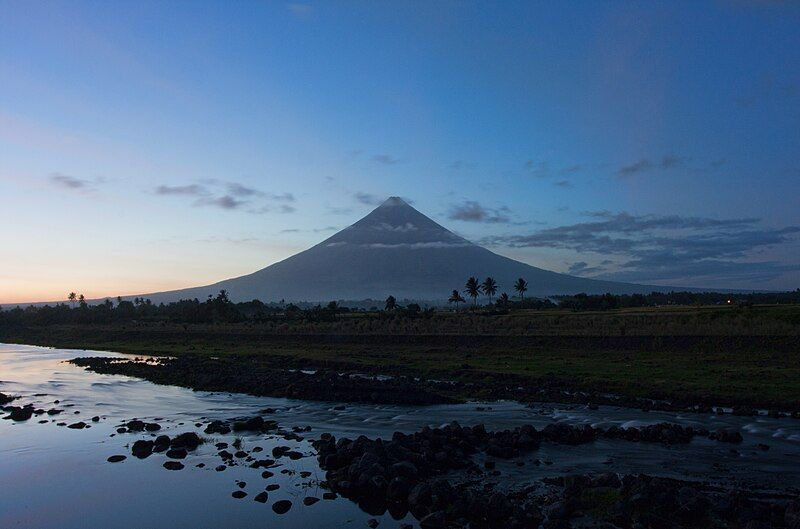 File:Mayon volcano.jpg