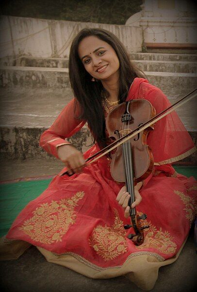 File:Nandini Shankar (Violinist).jpg