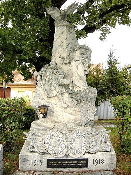 File:Obergaenserndorf Kriegerdenkmal.jpg