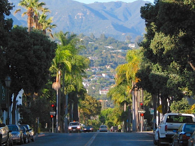 File:Santabarbarastreetscene.jpg