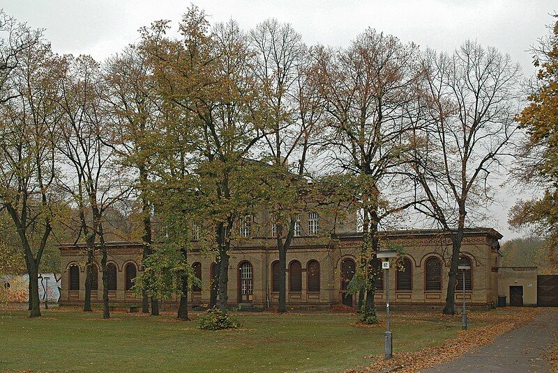 File:Schützenhaus Niederschönhausen (2004).jpg