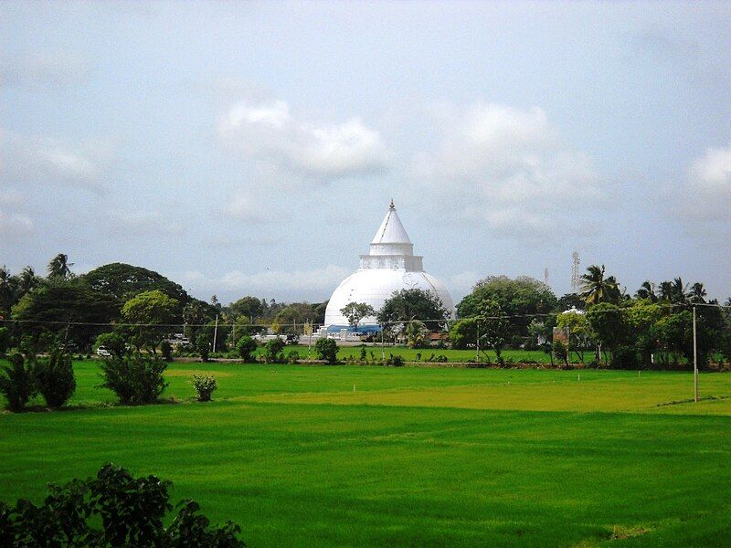 File:Tissamaharama Stupa.JPG