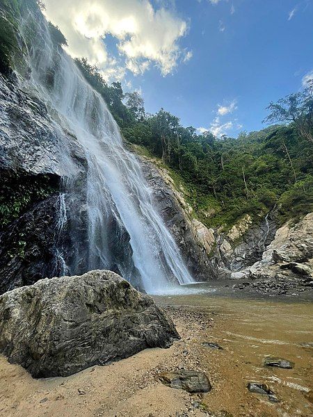 File:WATERFALLS VILLAVICECNIO.jpg