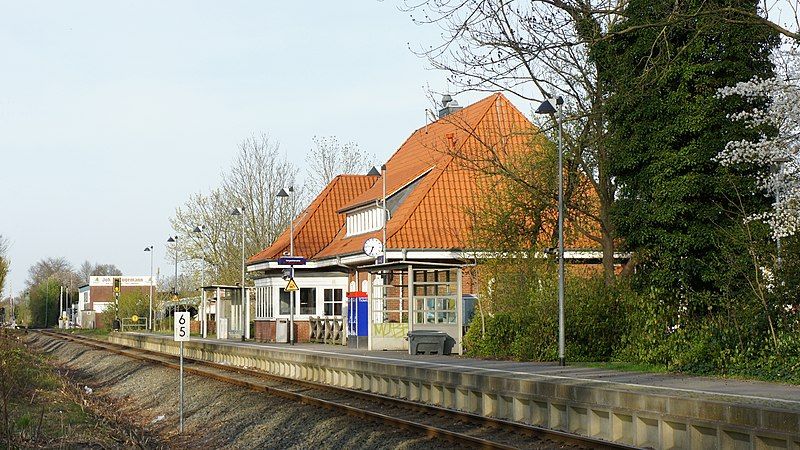 File:Bahnhof Ganderkesee.JPG