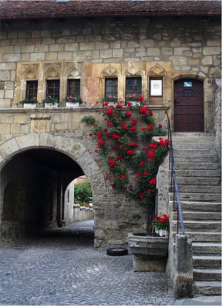 File:Façade Musée d'Estavayer.jpg