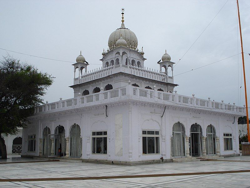 File:Gurudwara Sisganj Sahib.JPG