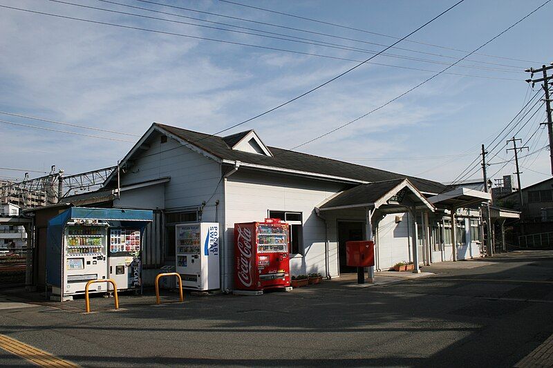 File:Hatabu Station building.jpg