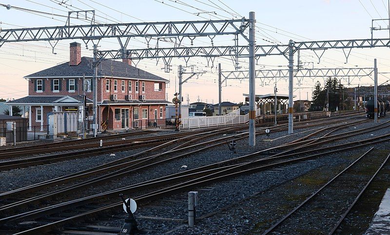 File:Higashi-Fujiwara Station s3.jpg