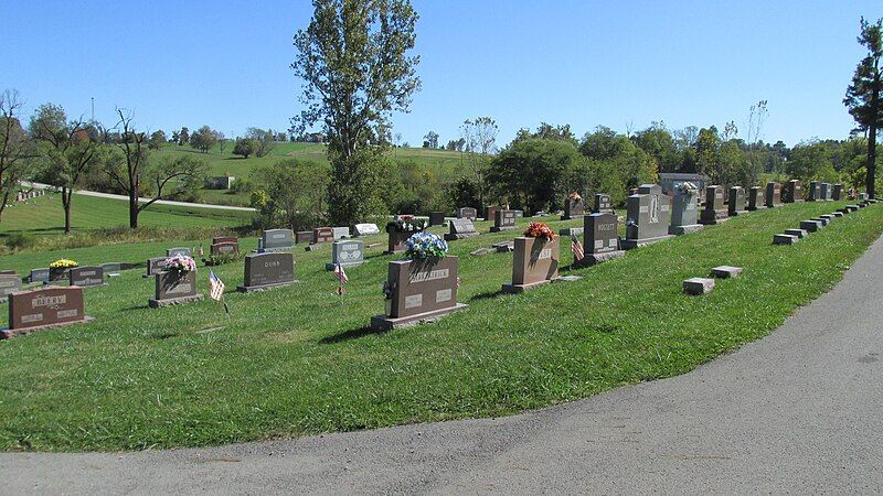 File:HillsboroCemetery39.JPG