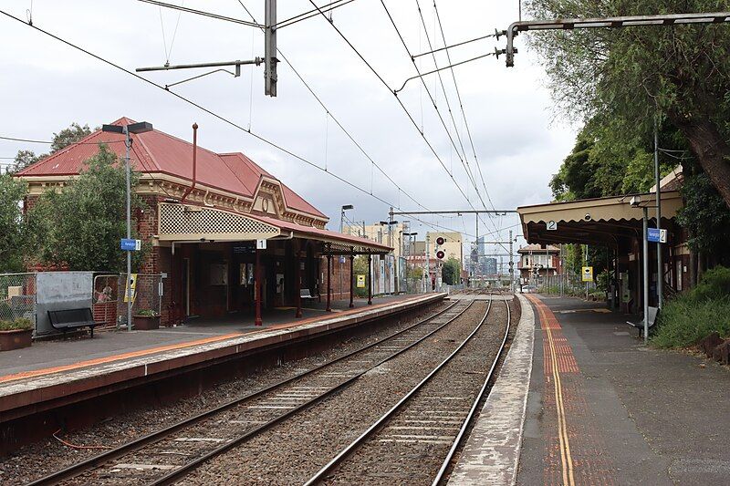 File:Kensington Southbound View.JPG