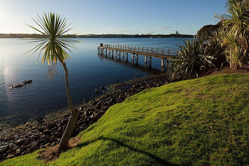 File:Lake Pupuke.jpg