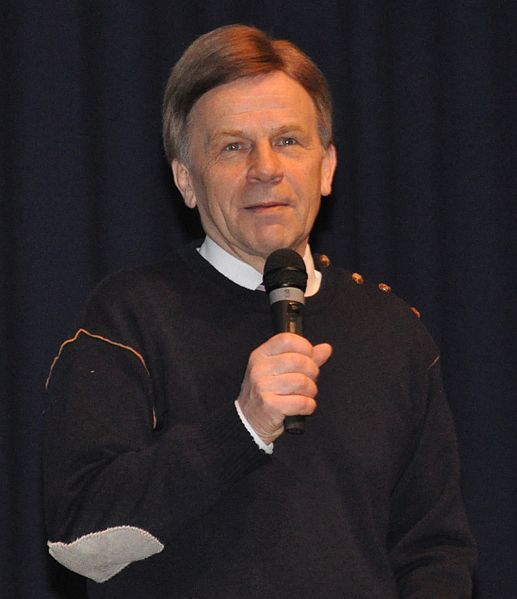 File:Mauri Pekkarinen.jpg