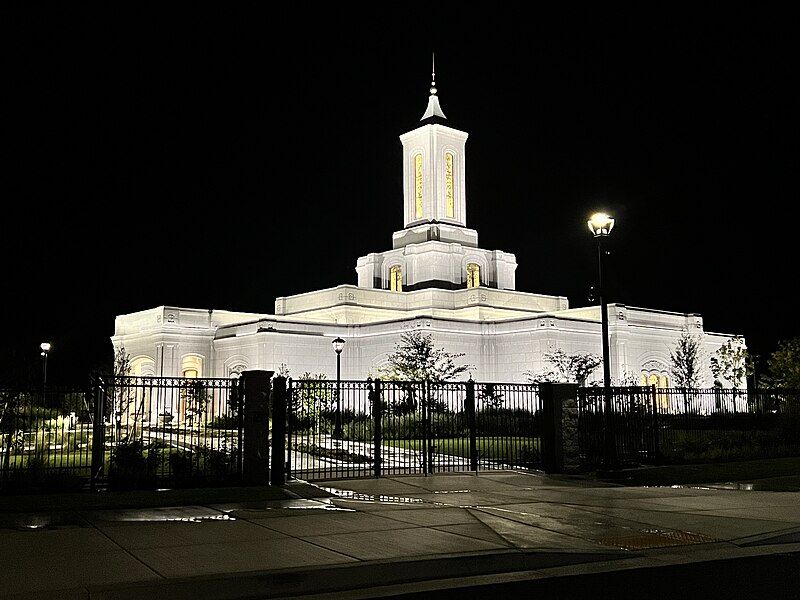 File:Moses Lake Temple.jpg