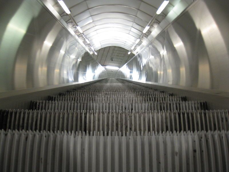 File:NamestiMiruEscalator.jpg