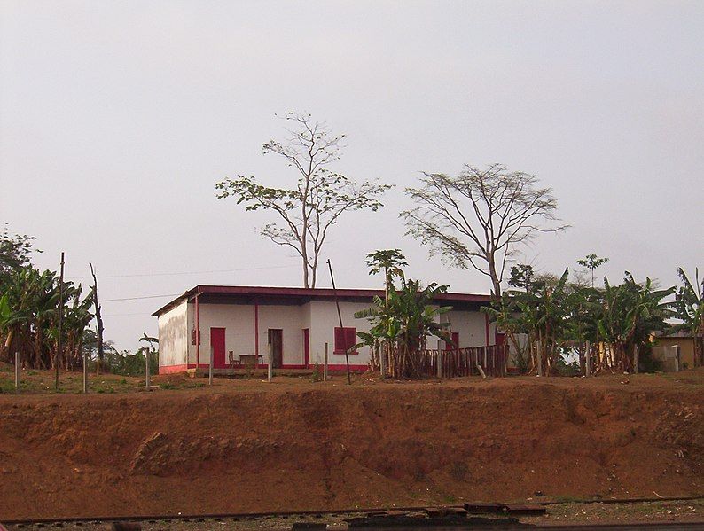 File:Nanga Eboko building.jpg