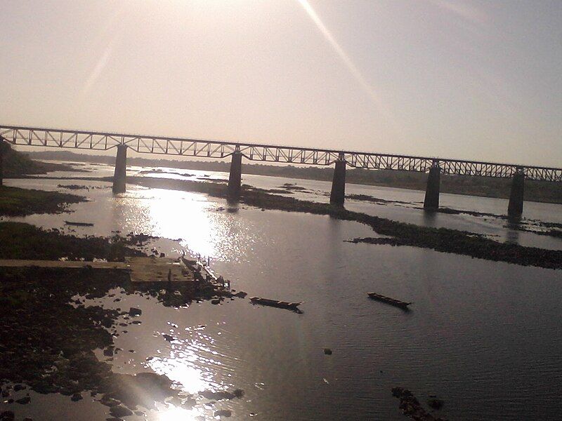 File:Narmada river bridge.jpg