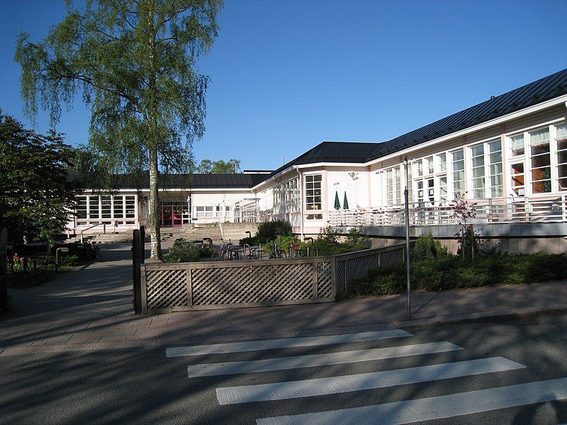 File:Salonkirjasto.JPG