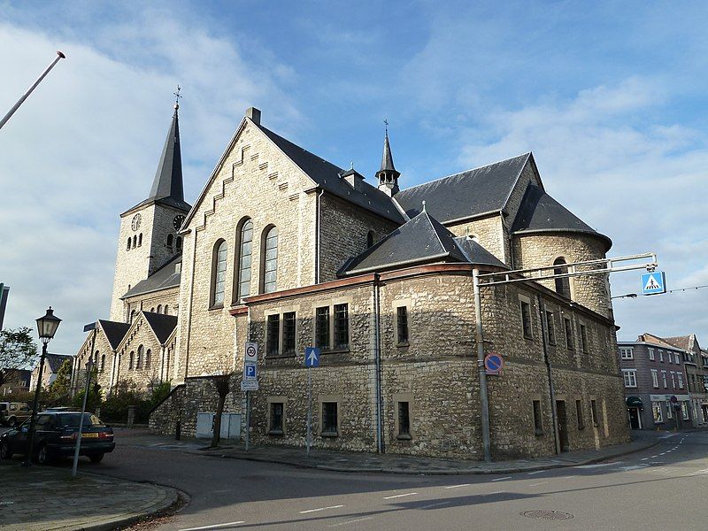 File:Simpelveld-Kerk (1).JPG