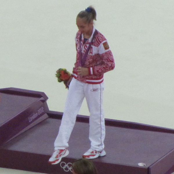 File:Viktoria Komova.png