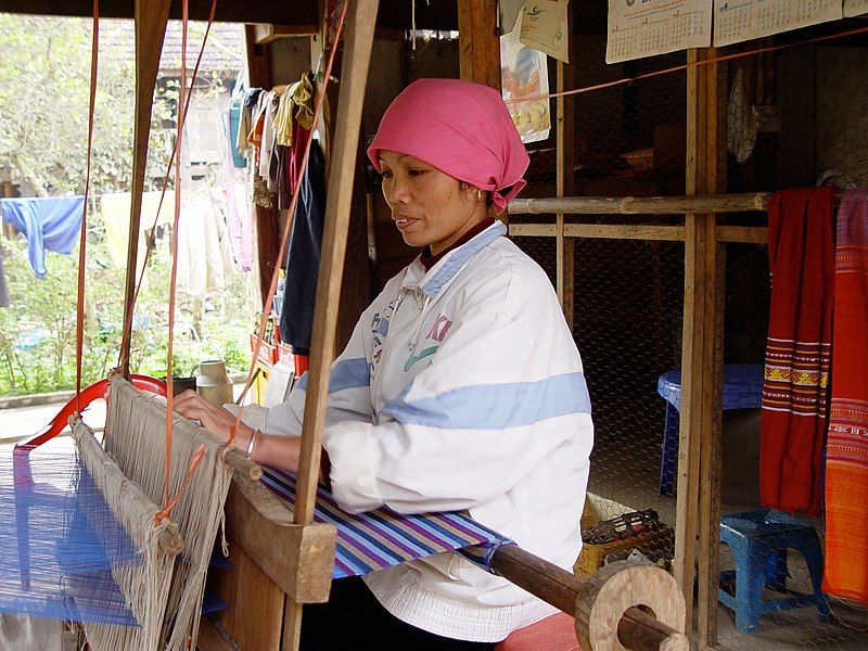 File:Weavin,-Mai-Chau,-Vietnam.jpg