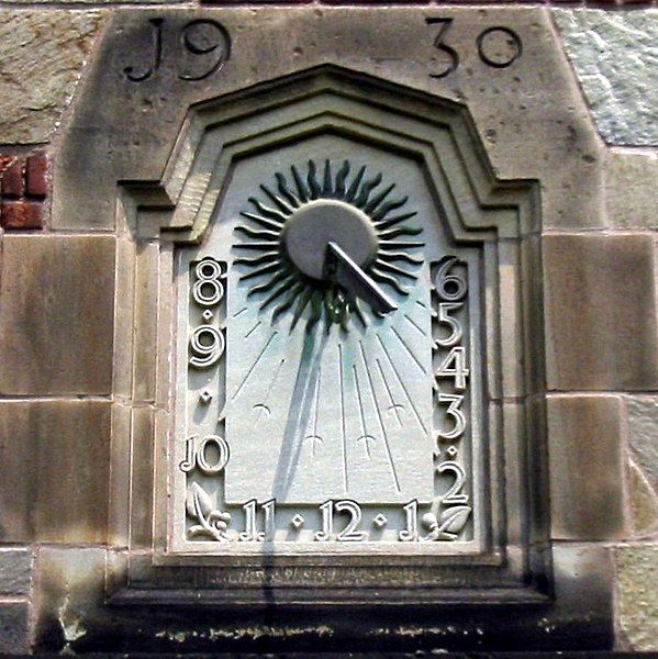 File:Yale Sterling sundial.JPG