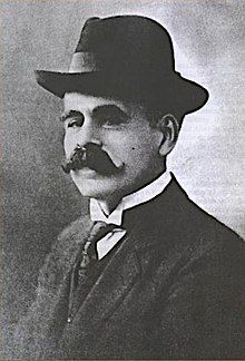 Ángel Villoldo wearing a suit and hat, facing right of the camera