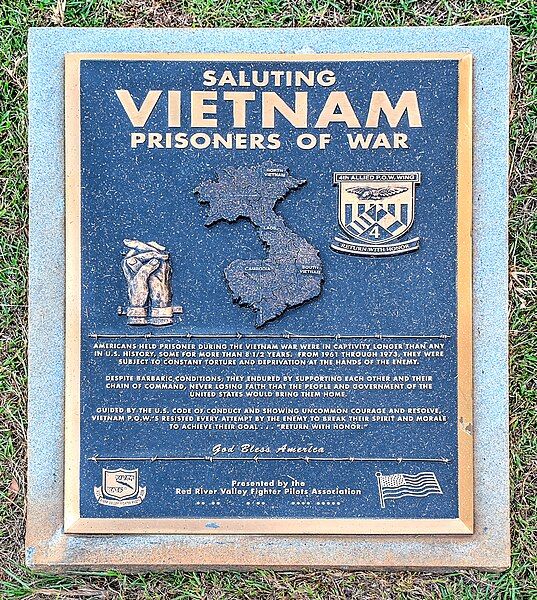 File:24-01-128-vietnam-pow.jpg