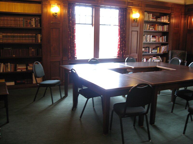 File:Aberthau Mansion Library.jpg