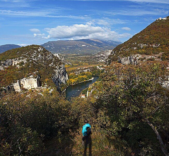 File:Adige canyon.jpg