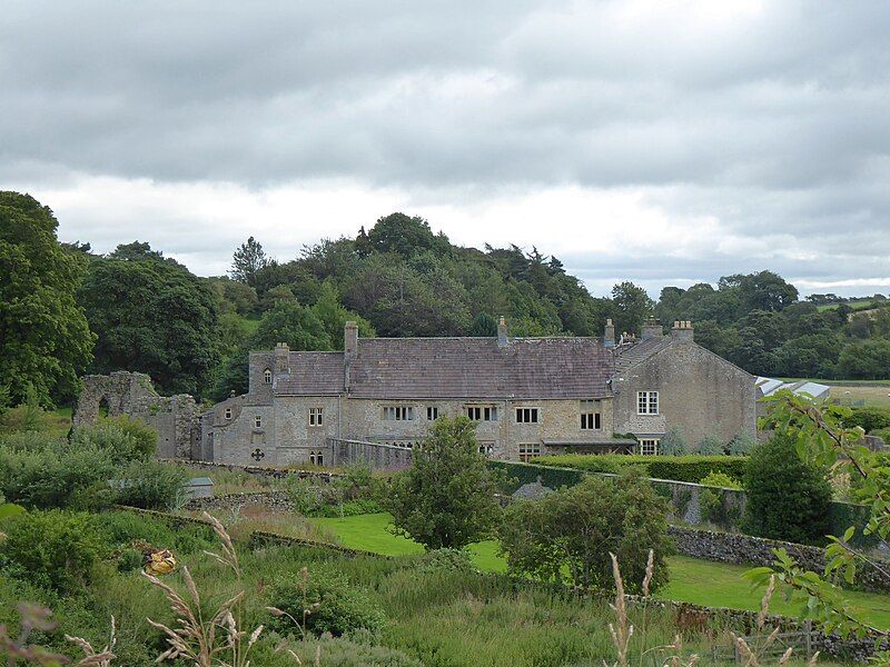 File:Coverham Abbey (1).jpg