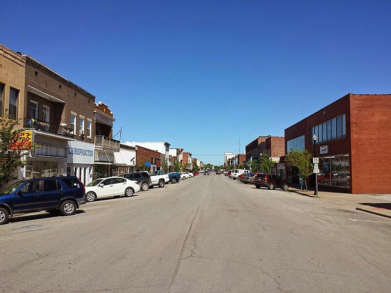 File:Downtown Moberly, MO.jpg