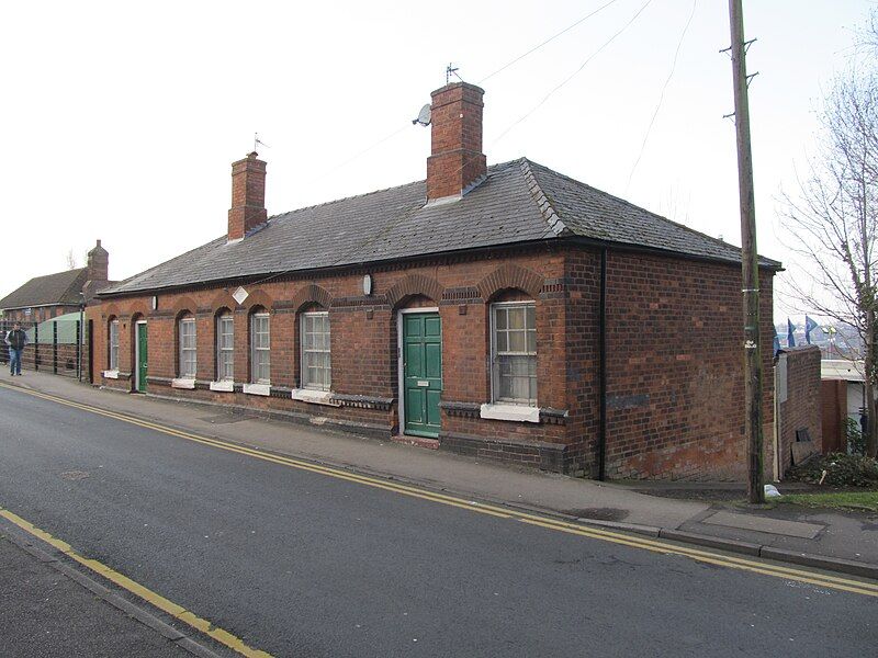 File:Harper's Almshouses, Walsall.jpg