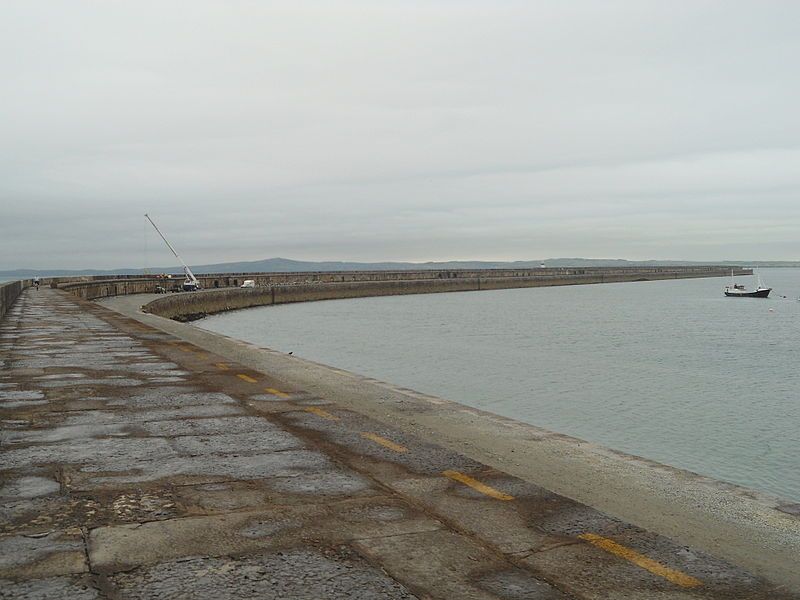 File:HolyheadBreakwaterSeaward.jpg