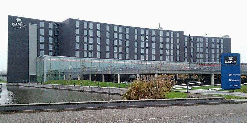 File:Hotel Lijnden.jpg